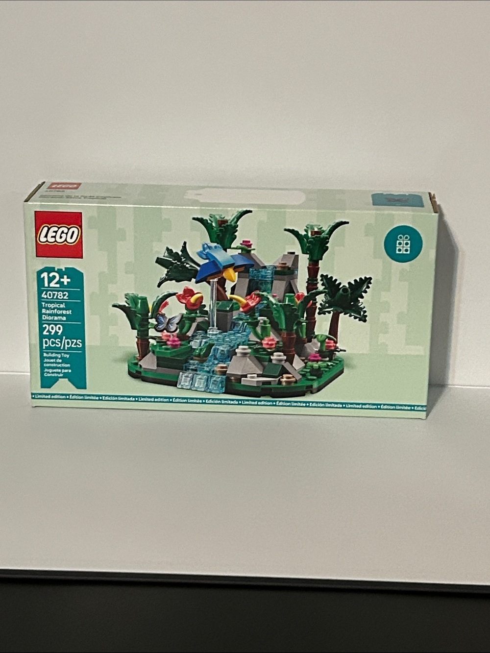 Rare/Lego Tropical Rainforest Diorama - Green, Blue, Pink